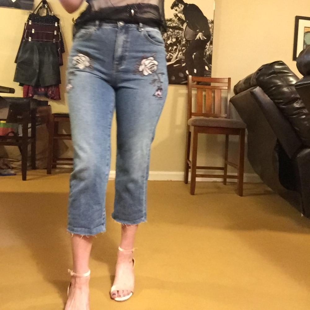 Cropped flower jeans
